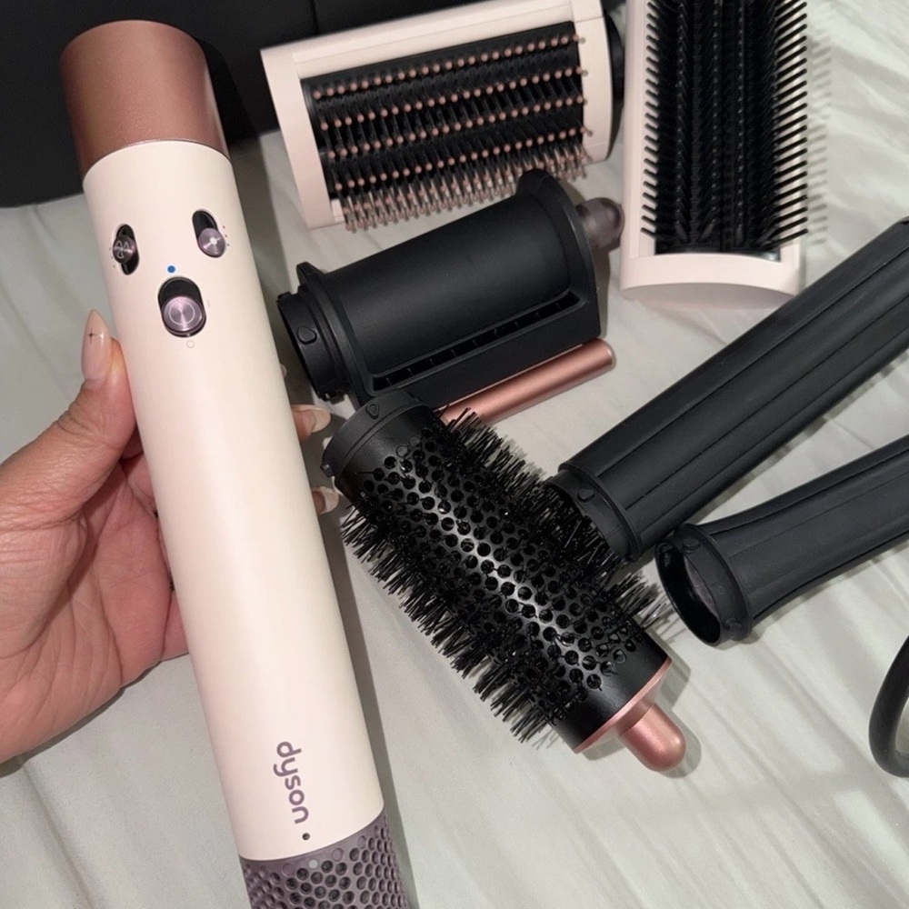 Dyson Multi-Styler in Rose and Black - Picture 3 of 3
